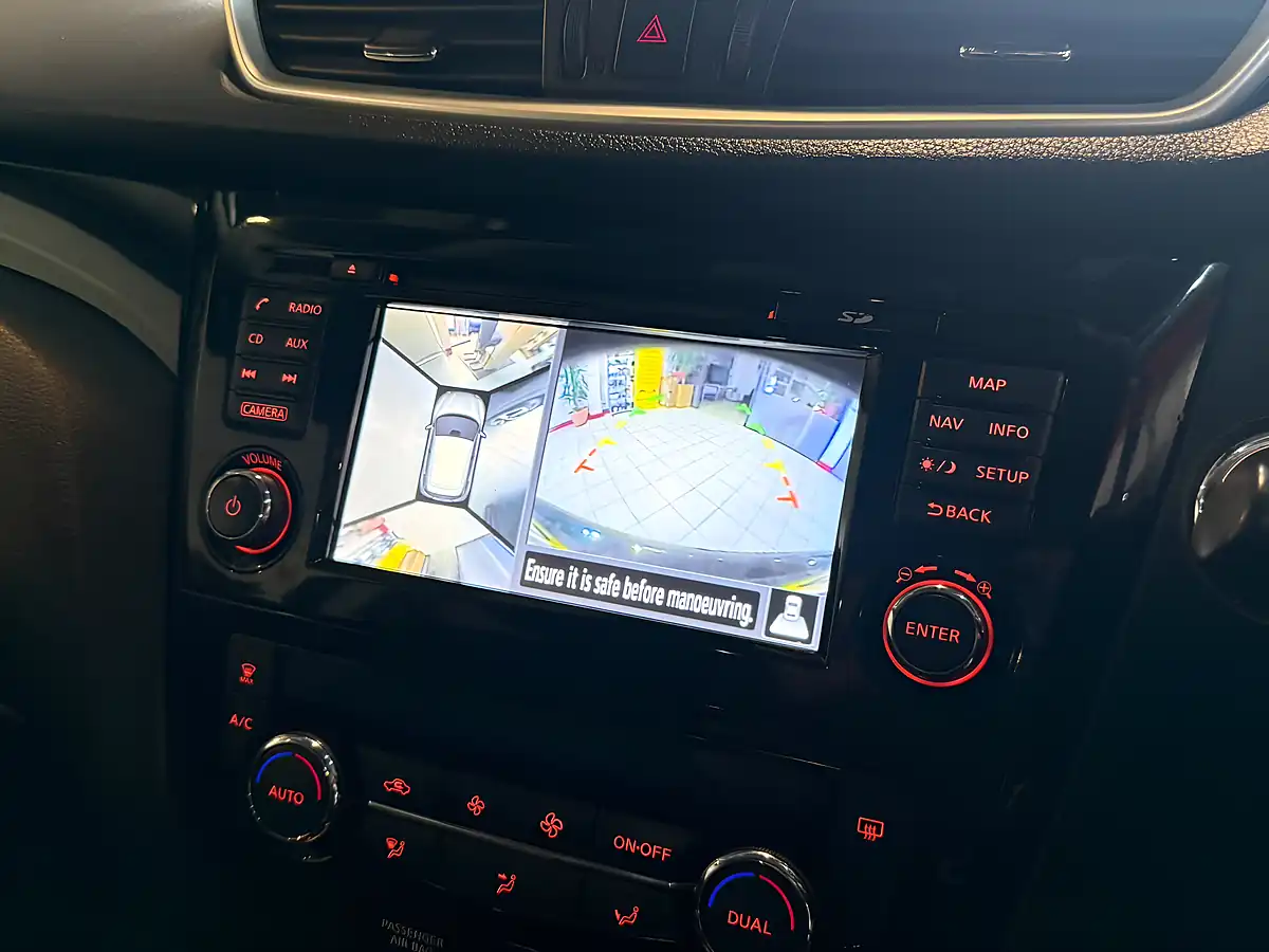 Used 2016 Nissan Qashqai N-Connecta Black - Interior and Exterior details 15