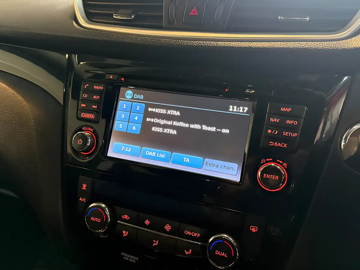 Used 2016 Nissan Qashqai N-Connecta Black - Interior and Exterior details 17