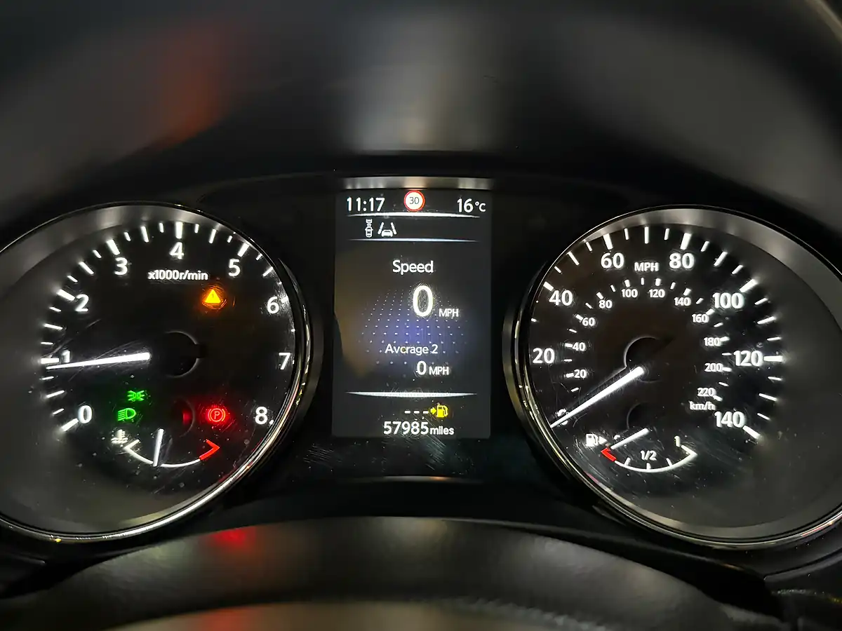 Used 2016 Nissan Qashqai N-Connecta Black - Interior and Exterior details 19