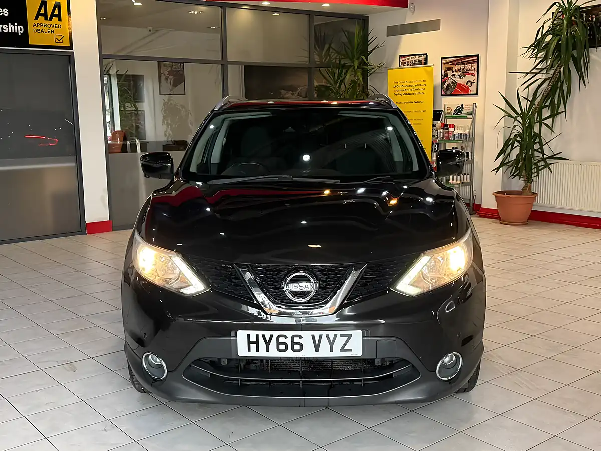 Used 2016 Nissan Qashqai N-Connecta Black - Interior and Exterior details 4