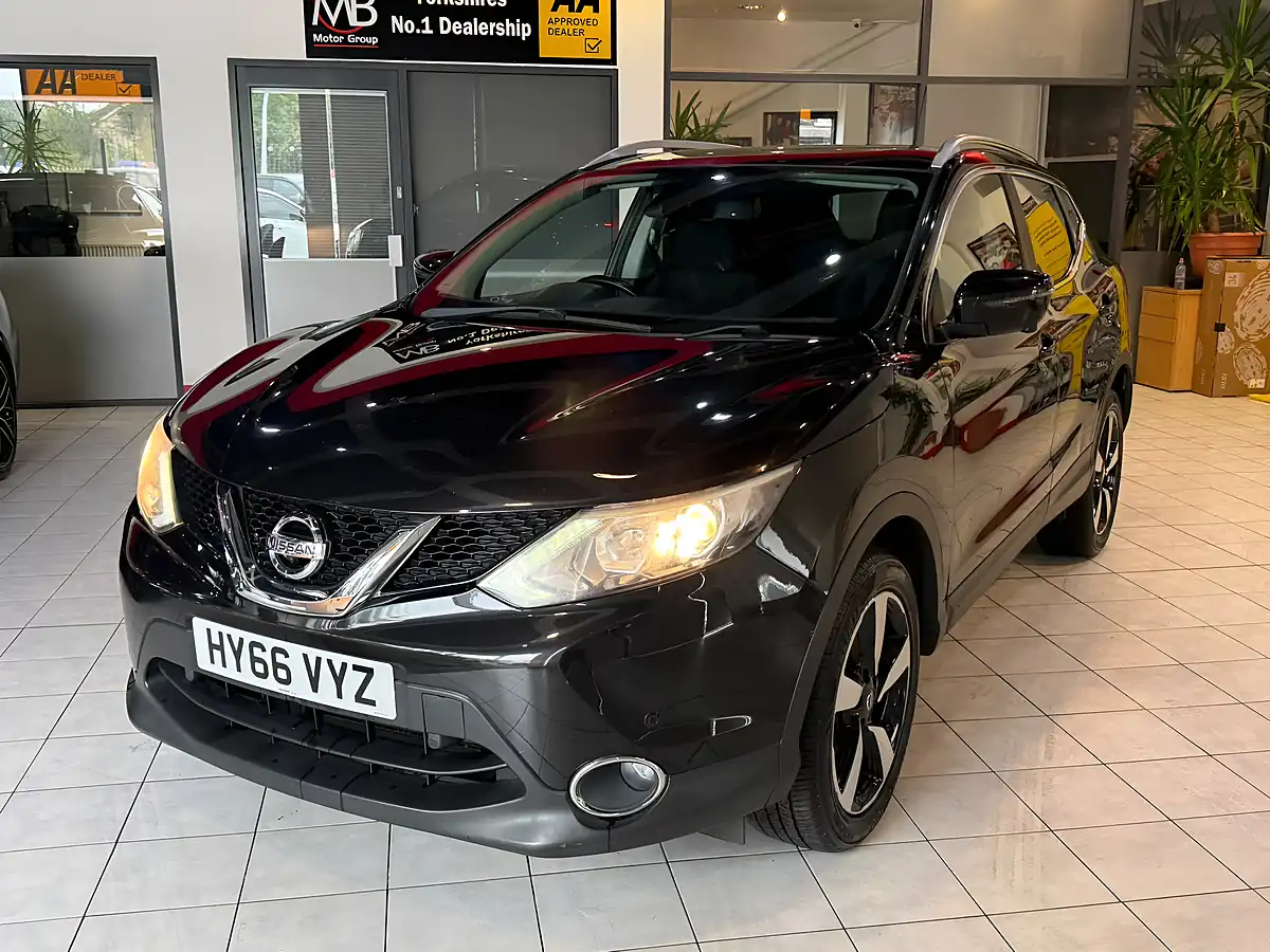 Used 2016 Nissan Qashqai N-Connecta Black - Interior and Exterior details 5