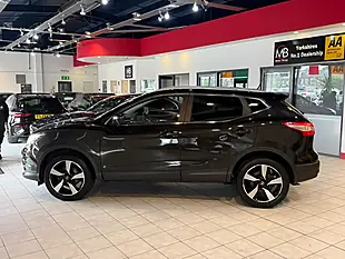 Used 2016 Nissan Qashqai N-Connecta Black - Interior and Exterior details 6