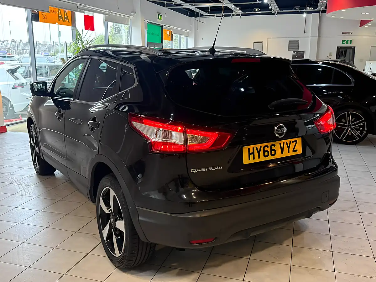 Used 2016 Nissan Qashqai N-Connecta Black - Interior and Exterior details 7