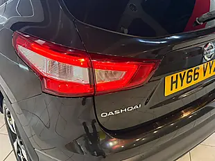 Used 2016 Nissan Qashqai N-Connecta Black - Interior and Exterior details 8