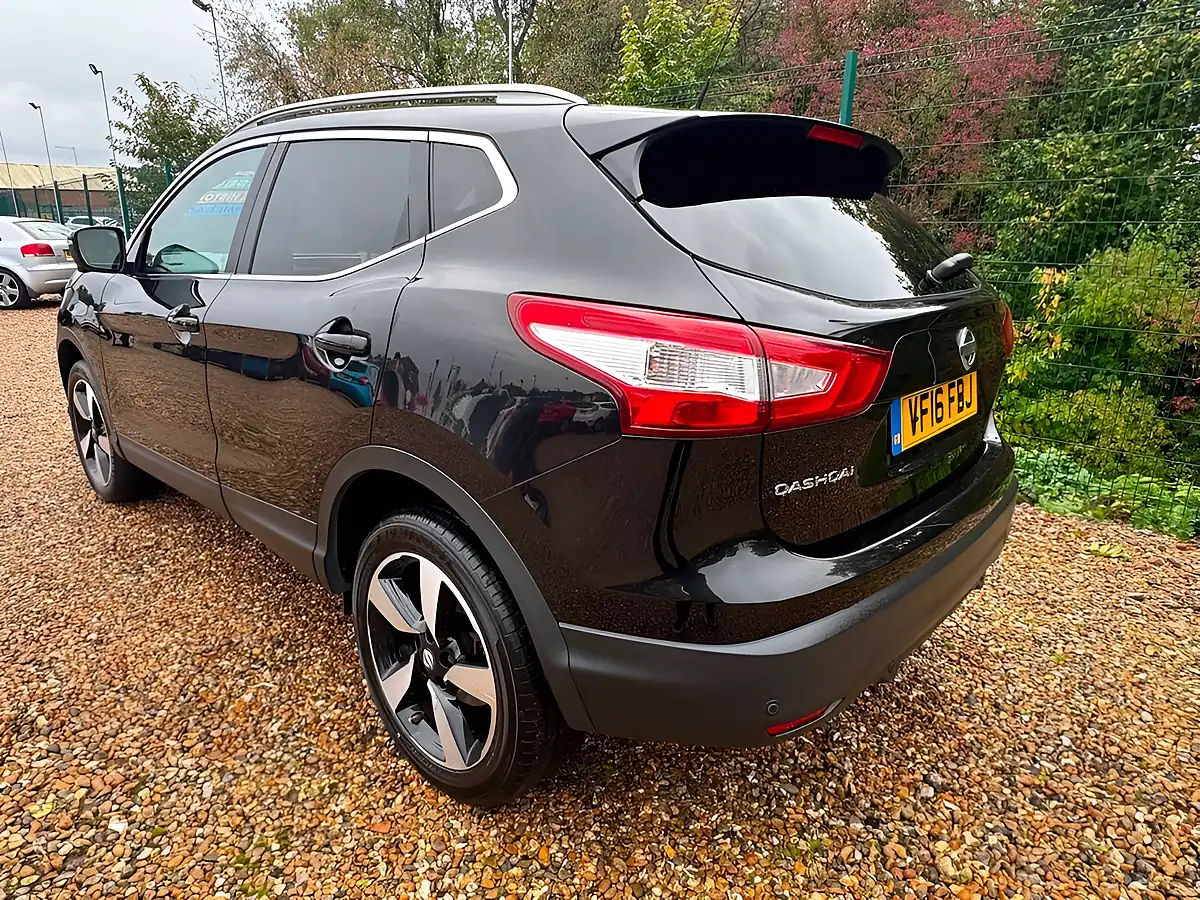 Used 2016 Nissan Qashqai N-Connecta Black - Interior and Exterior details 10