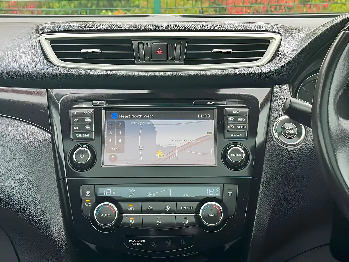 Used 2016 Nissan Qashqai N-Connecta Black - Interior and Exterior details 11