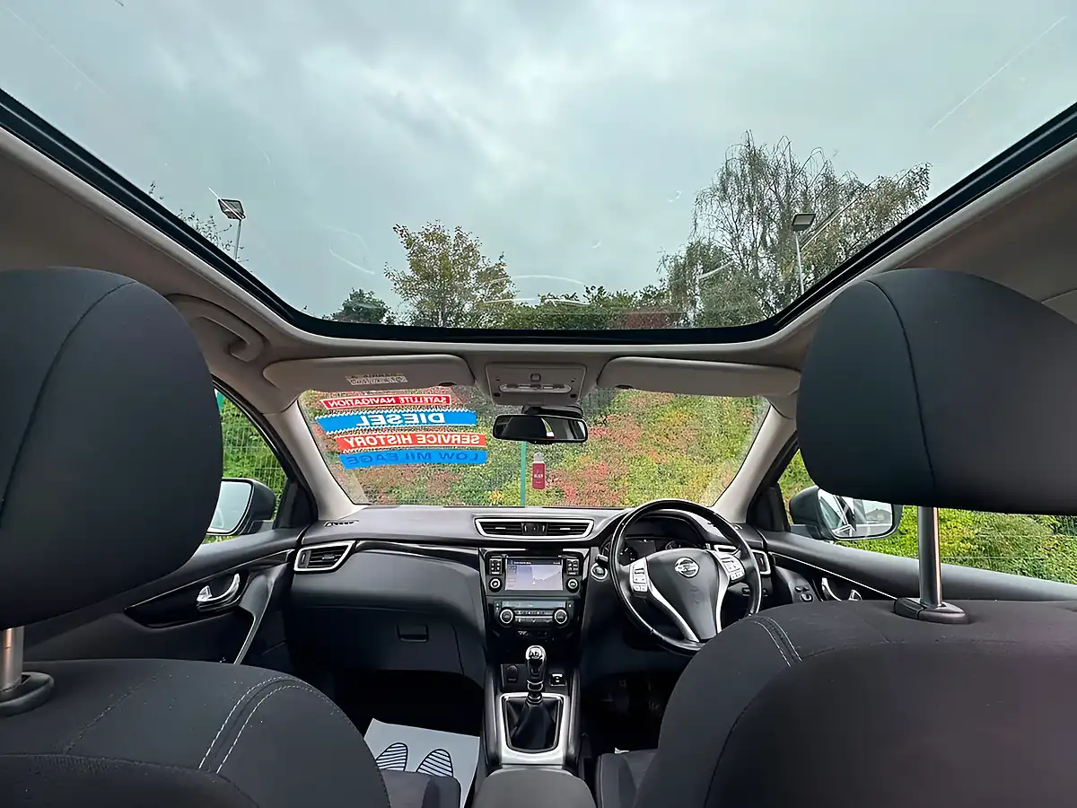 Used 2016 Nissan Qashqai N-Connecta Black - Interior and Exterior details 12