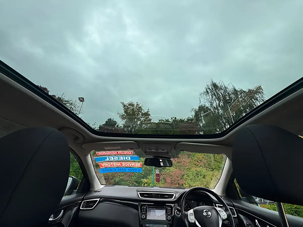 Used 2016 Nissan Qashqai N-Connecta Black - Interior and Exterior details 13