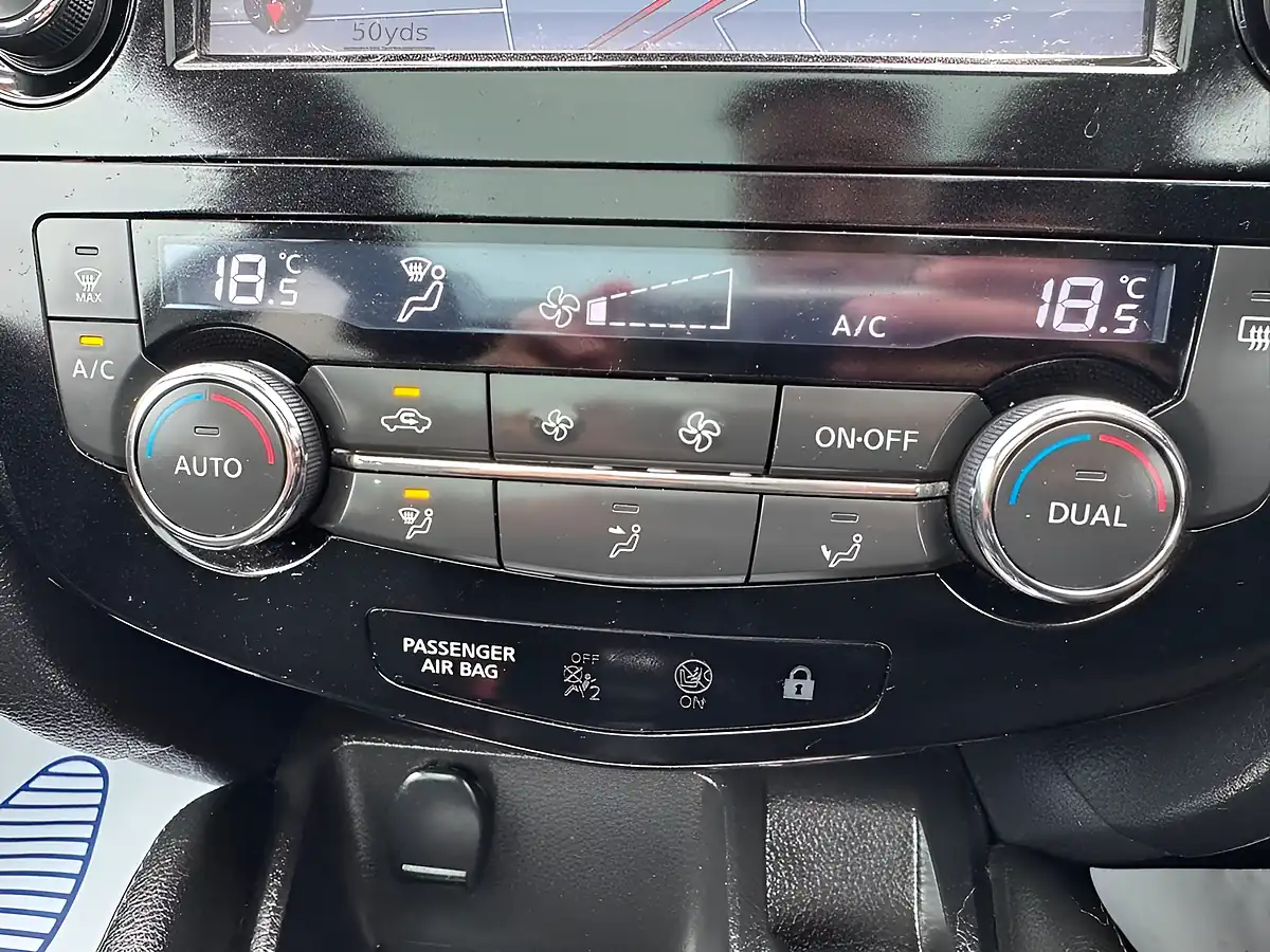 Used 2016 Nissan Qashqai N-Connecta Black - Interior and Exterior details 16