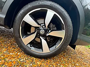 Used 2016 Nissan Qashqai N-Connecta Black - Interior and Exterior details 19