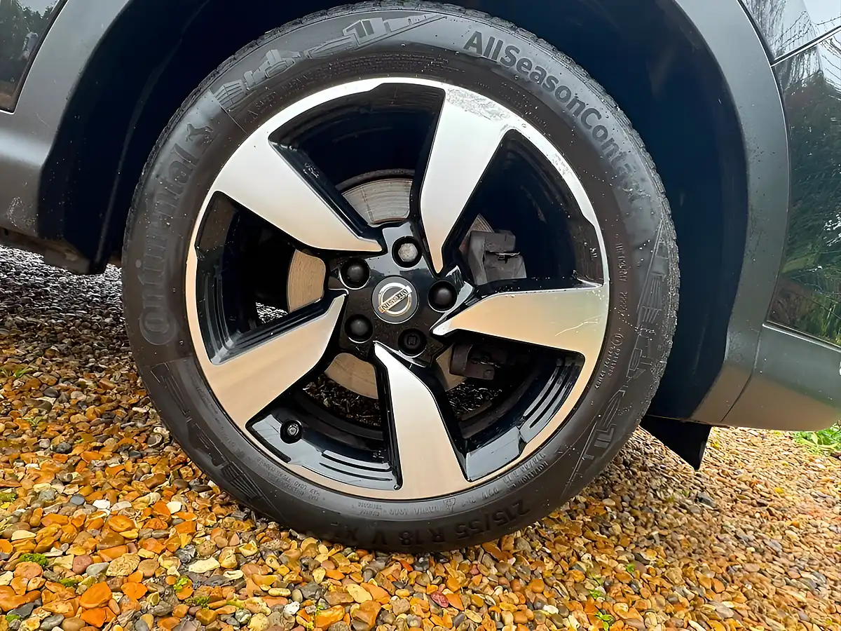 Used 2016 Nissan Qashqai N-Connecta Black - Interior and Exterior details 19