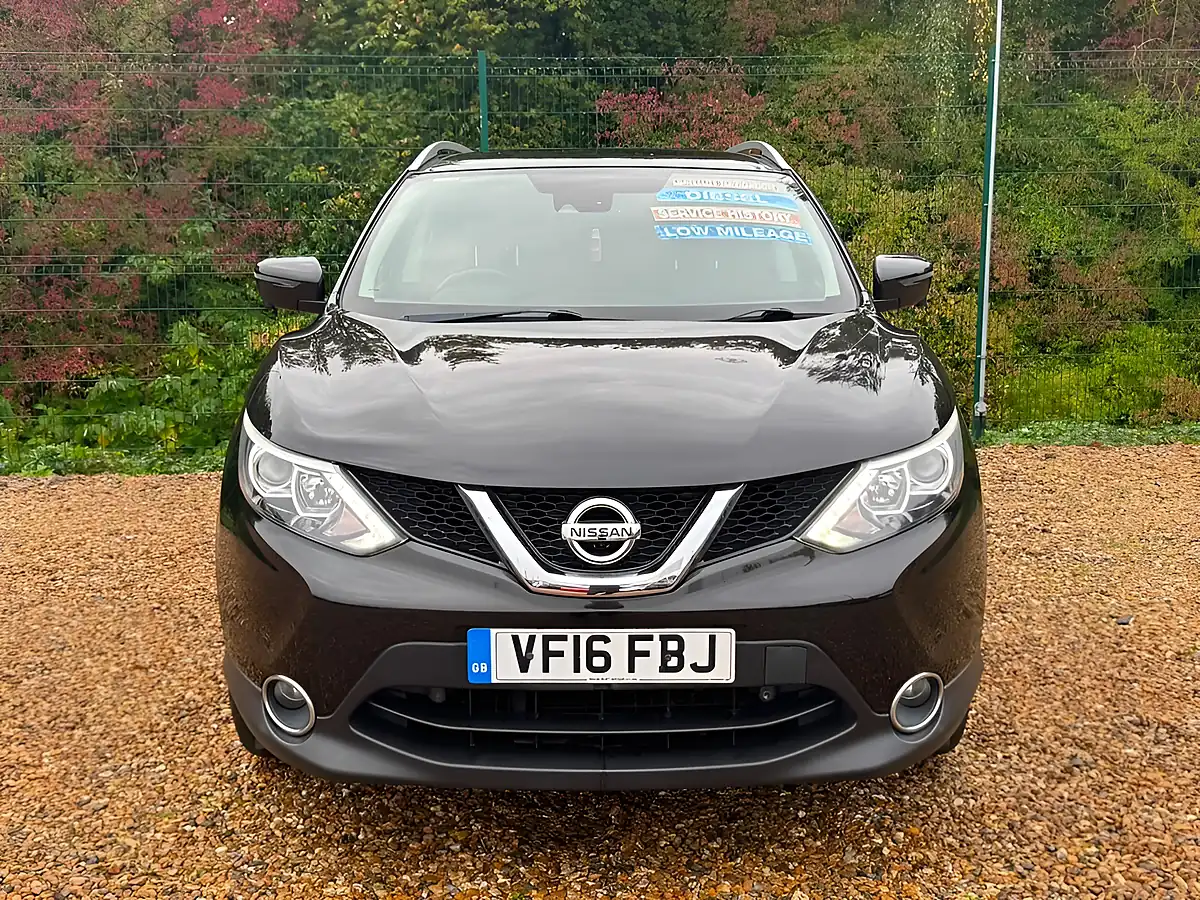 Used 2016 Nissan Qashqai N-Connecta Black - Interior and Exterior details 3