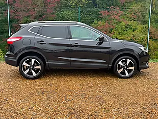 Used 2016 Nissan Qashqai N-Connecta Black - Interior and Exterior details 5