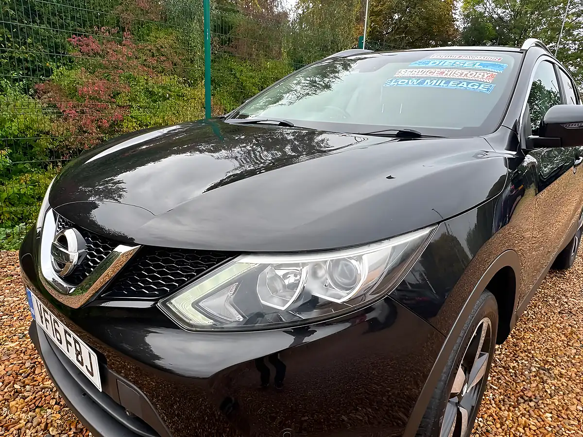 Used 2016 Nissan Qashqai N-Connecta Black - Interior and Exterior details 6