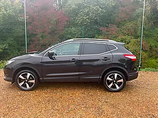 Used 2016 Nissan Qashqai N-Connecta Black - Interior and Exterior details 8