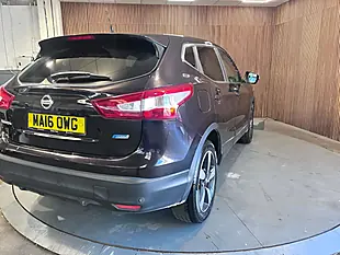 Used 2016 Nissan Qashqai N-Connecta Black - Interior and Exterior details 5