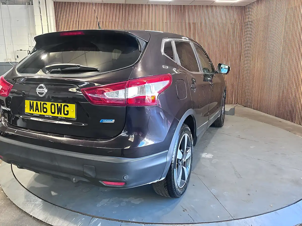 Used 2016 Nissan Qashqai N-Connecta Black - Interior and Exterior details 5