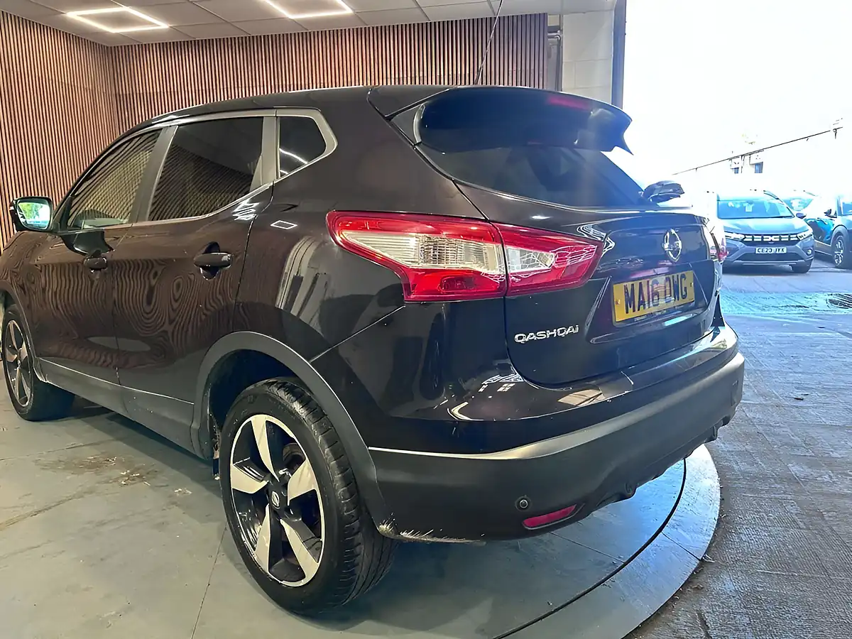 Used 2016 Nissan Qashqai N-Connecta Black - Interior and Exterior details 7