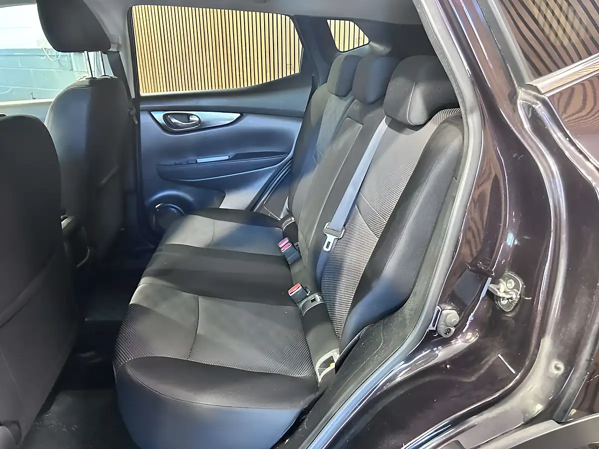 Used 2016 Nissan Qashqai N-Connecta Black - Interior and Exterior details 8
