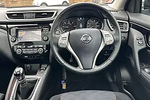 Used 2016 Nissan Qashqai N-Connecta Blade Silver - Interior and Exterior details 12