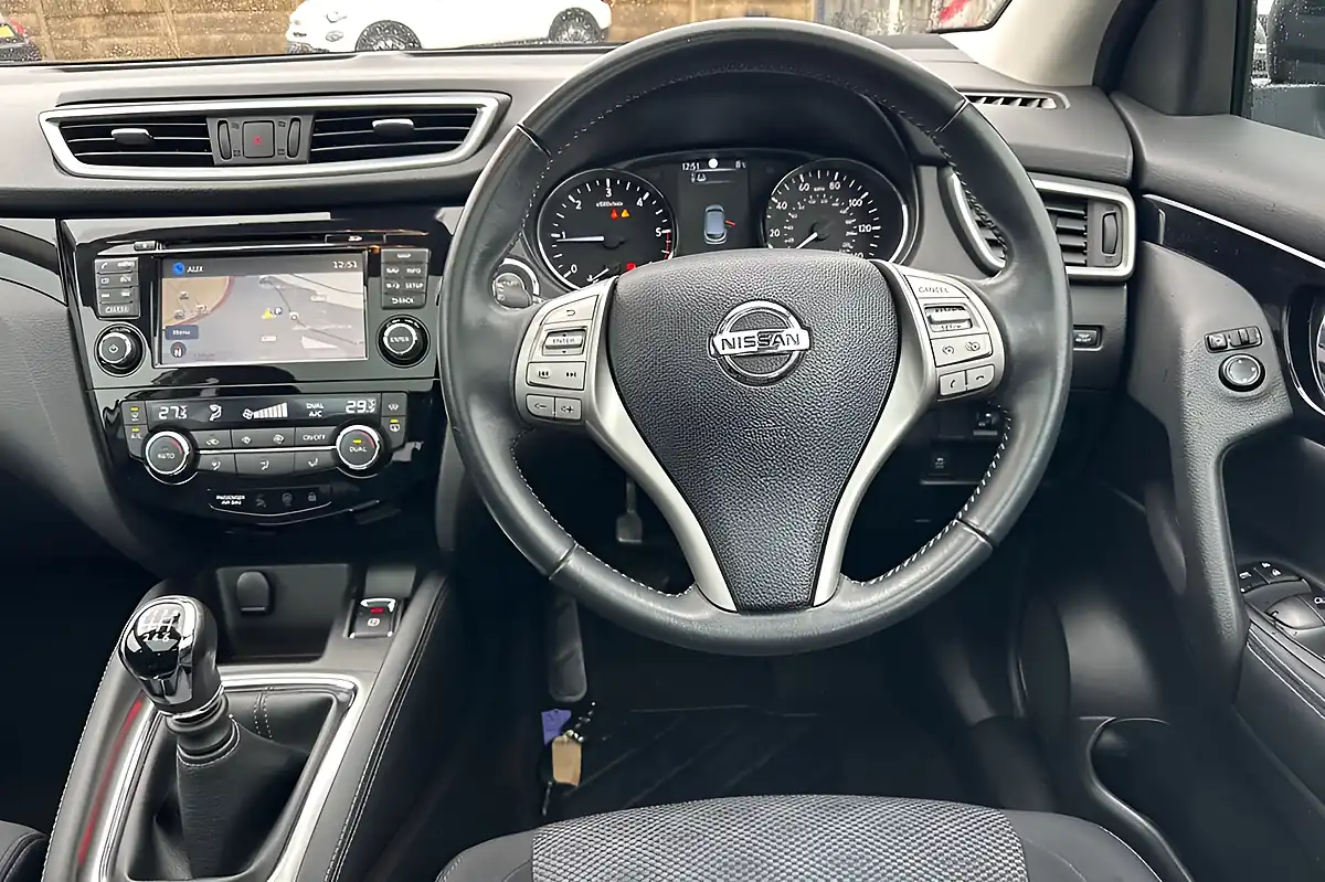 Used 2016 Nissan Qashqai N-Connecta Blade Silver - Interior and Exterior details 12