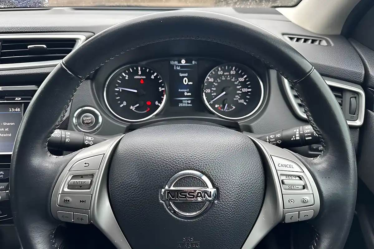 Used 2016 Nissan Qashqai N-Connecta Blade Silver - Interior and Exterior details 13