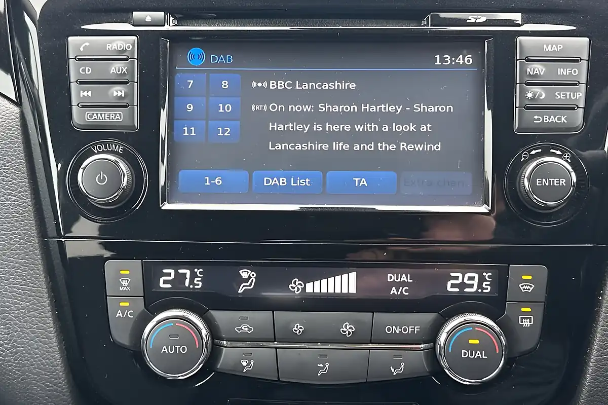 Used 2016 Nissan Qashqai N-Connecta Blade Silver - Interior and Exterior details 19