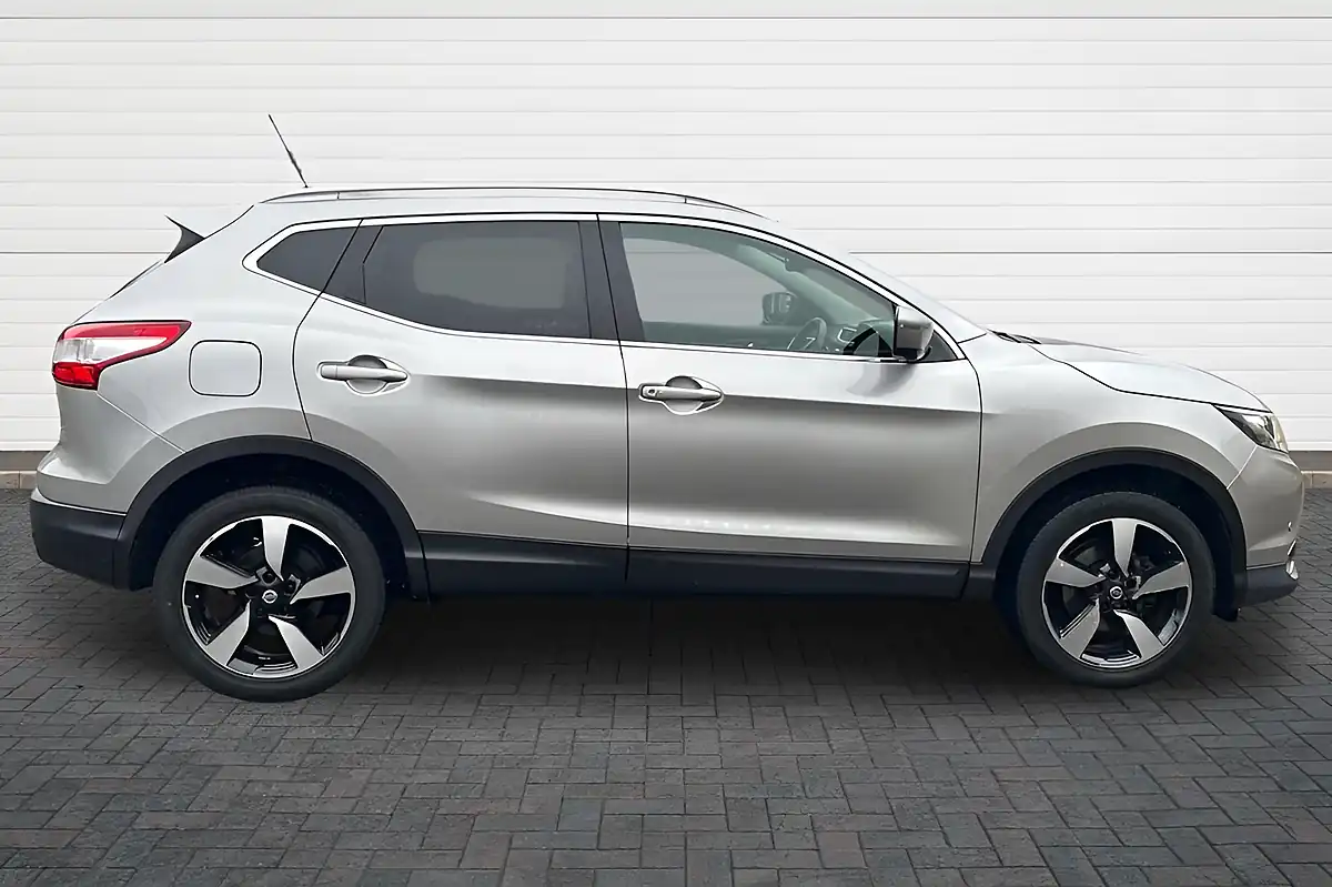 Used 2016 Nissan Qashqai N-Connecta Blade Silver - Interior and Exterior details 2
