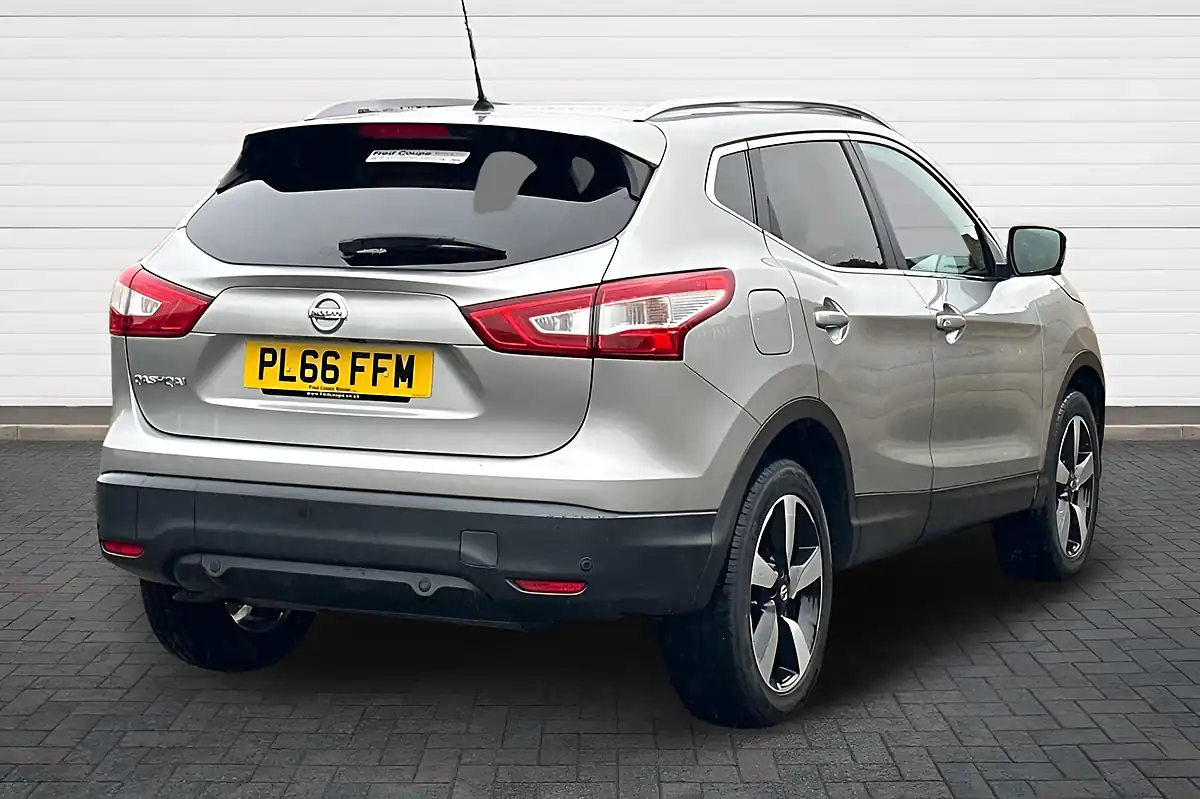 Used 2016 Nissan Qashqai N-Connecta Blade Silver - Interior and Exterior details 3