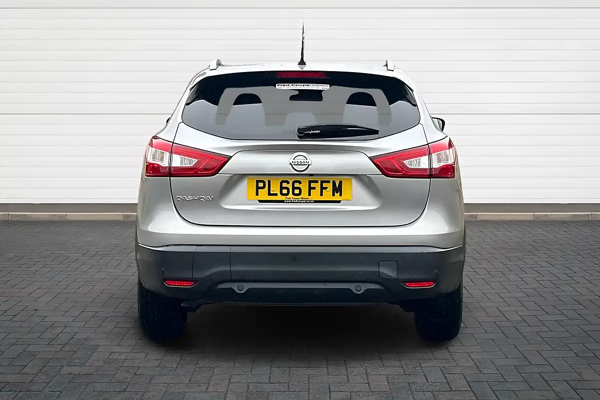 Used 2016 Nissan Qashqai N-Connecta Blade Silver - Interior and Exterior details 4