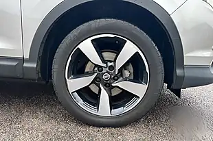 Used 2016 Nissan Qashqai N-Connecta Blade Silver - Interior and Exterior details 9