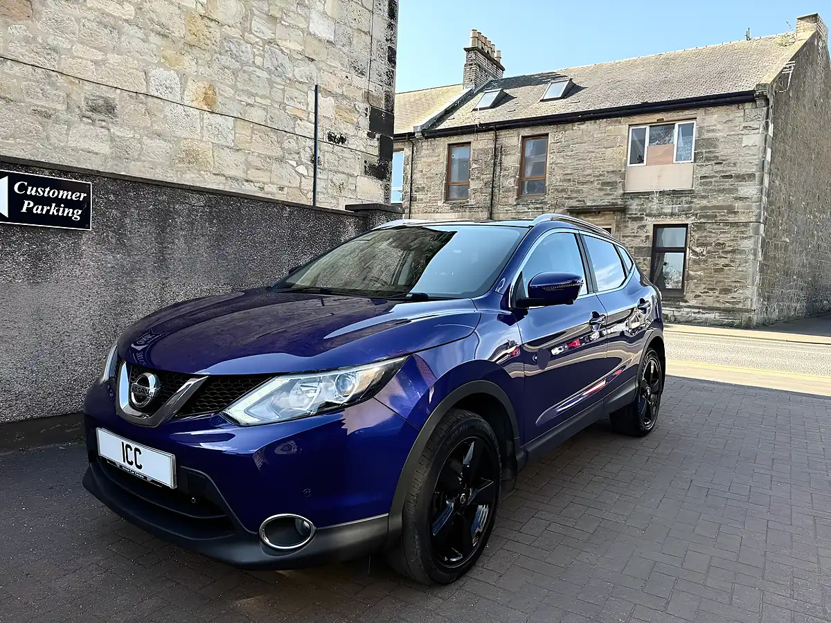 Used 2016 Nissan Qashqai N-Connecta Blue - Interior and Exterior details 3