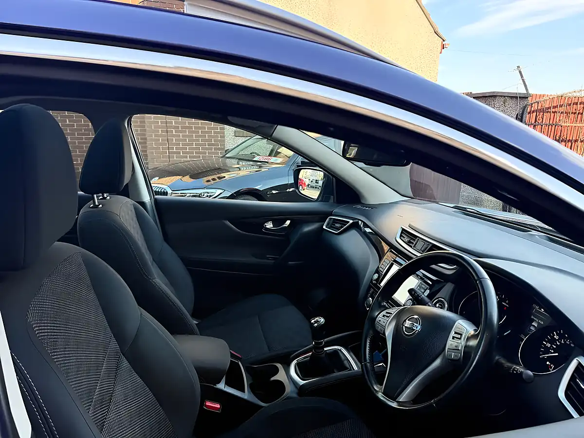 Used 2016 Nissan Qashqai N-Connecta Blue - Interior and Exterior details 5