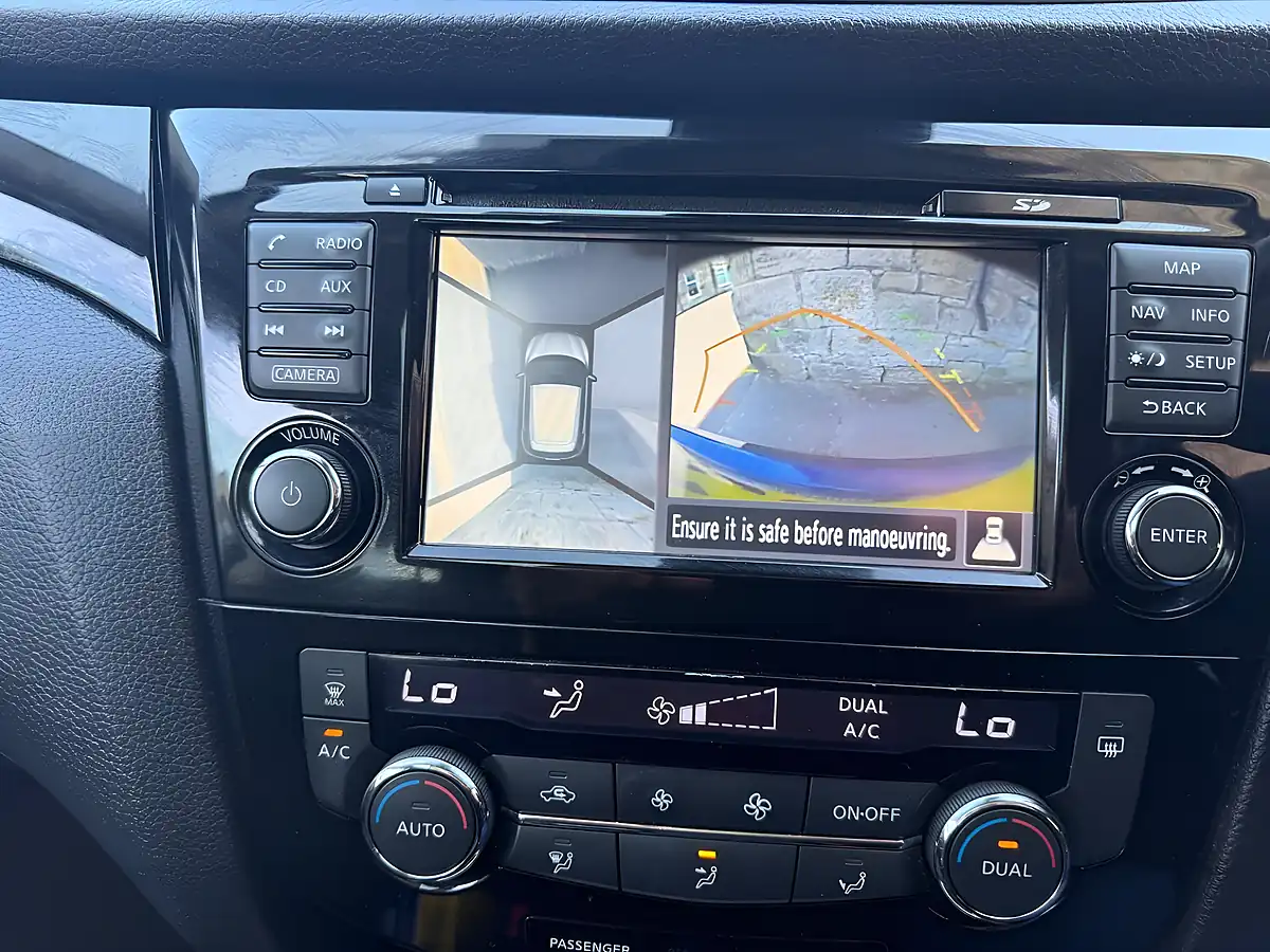 Used 2016 Nissan Qashqai N-Connecta Blue - Interior and Exterior details 9