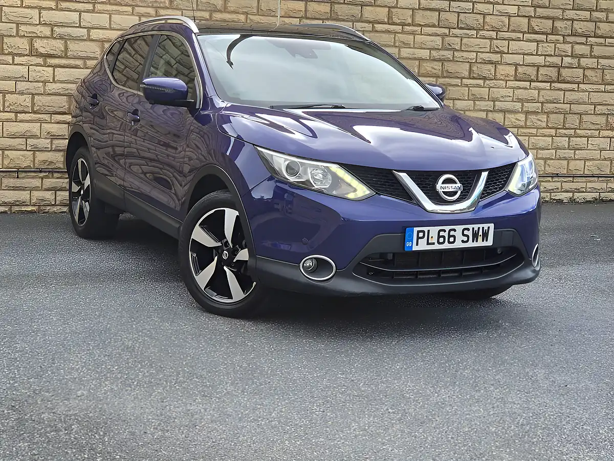 Used 2016 Nissan Qashqai N-Connecta Blue - Front View
