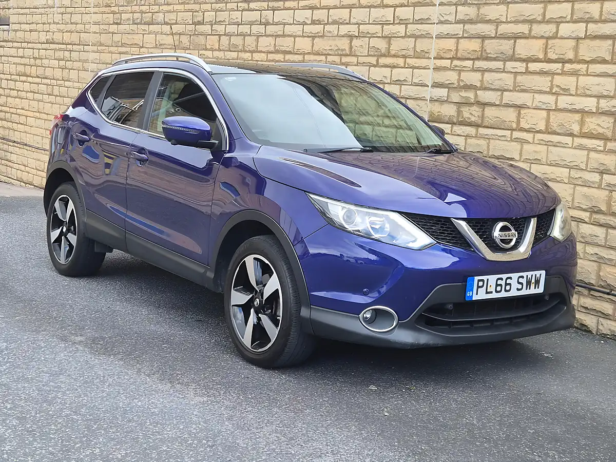 Used 2016 Nissan Qashqai N-Connecta Blue - Interior and Exterior details 12