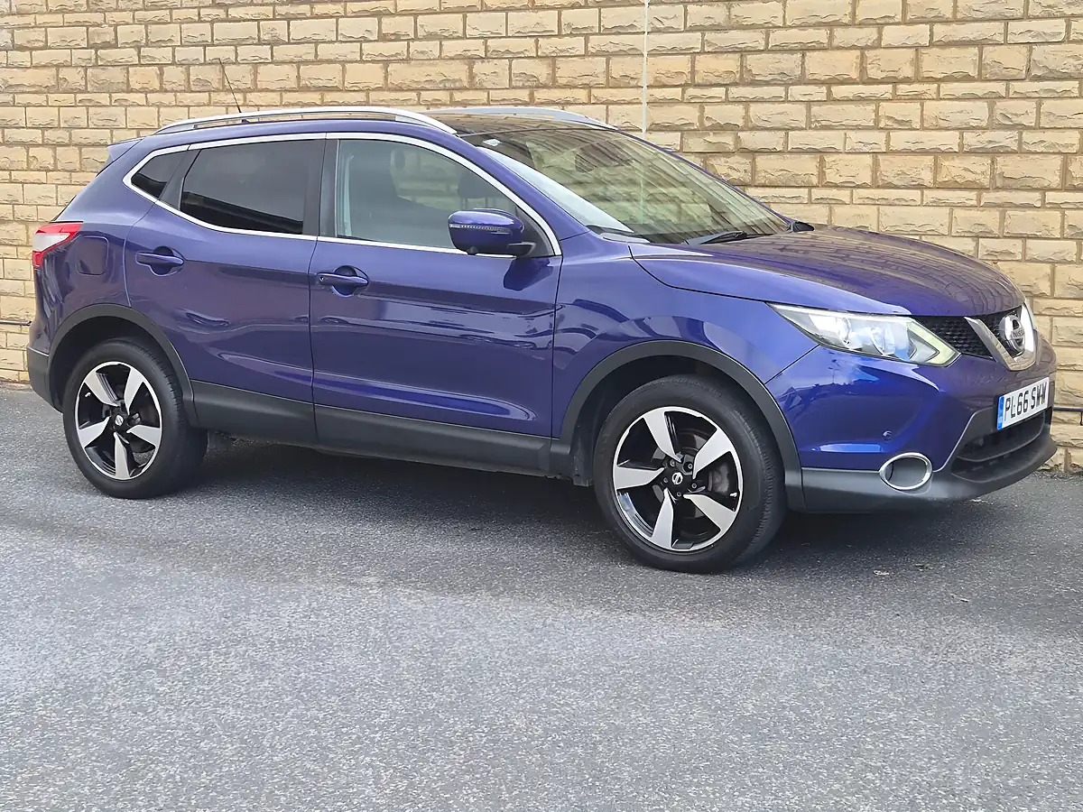 Used 2016 Nissan Qashqai N-Connecta Blue - Interior and Exterior details 13