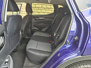 Used 2016 Nissan Qashqai N-Connecta Blue - Interior and Exterior details 14