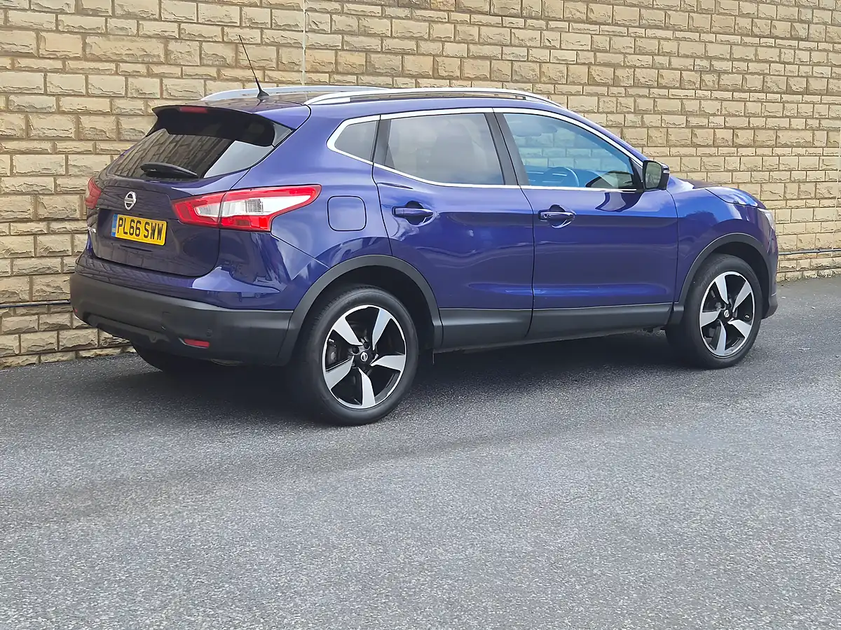 Used 2016 Nissan Qashqai N-Connecta Blue - Interior and Exterior details 17