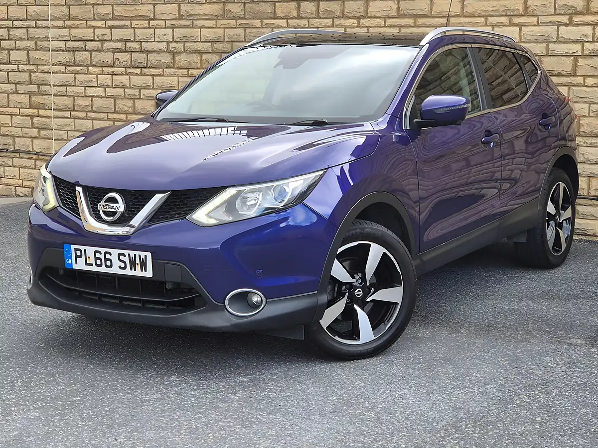 Used 2016 Nissan Qashqai N-Connecta Blue - Interior and Exterior details 3