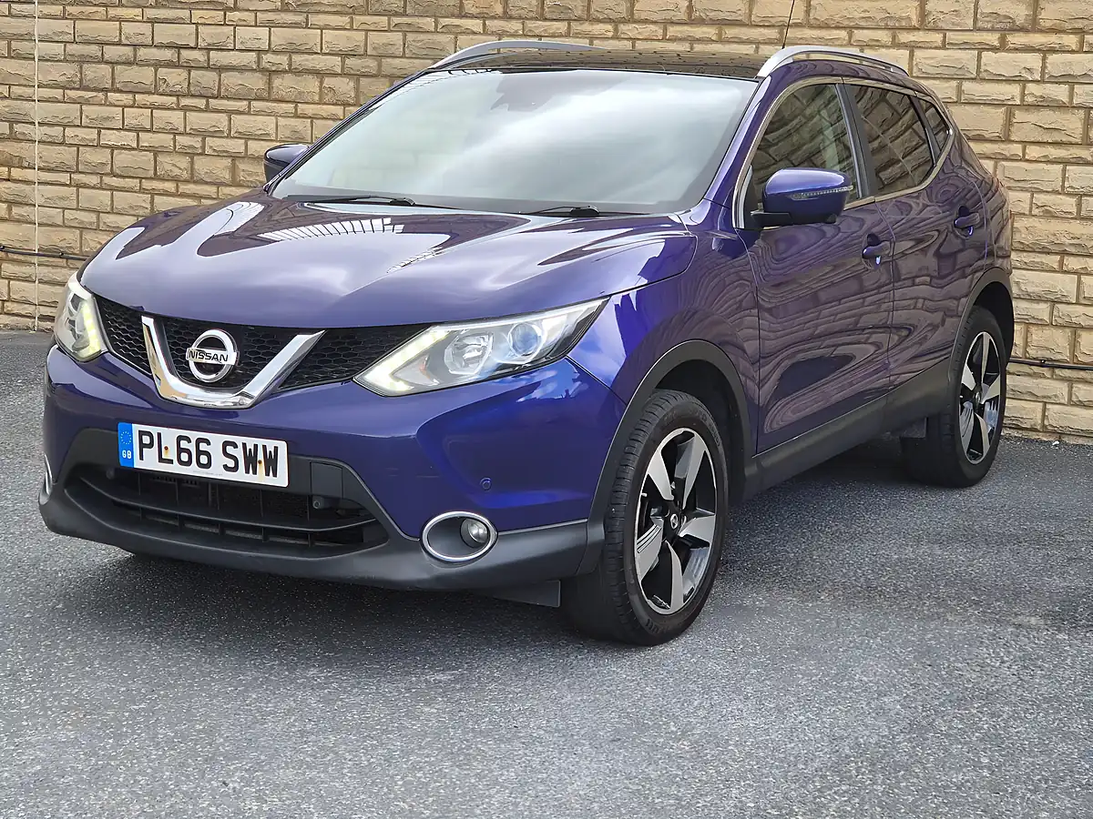 Used 2016 Nissan Qashqai N-Connecta Blue - Interior and Exterior details 4