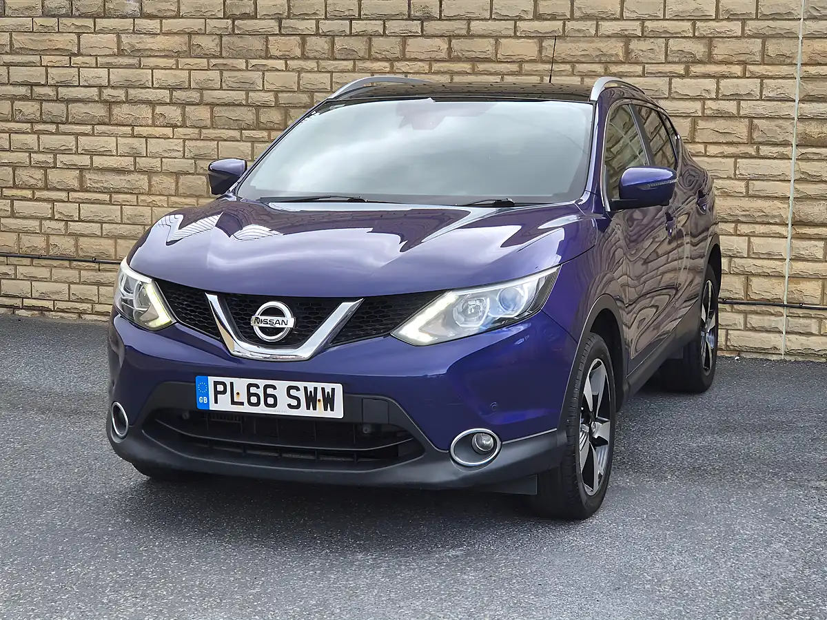 Used 2016 Nissan Qashqai N-Connecta Blue - Interior and Exterior details 5