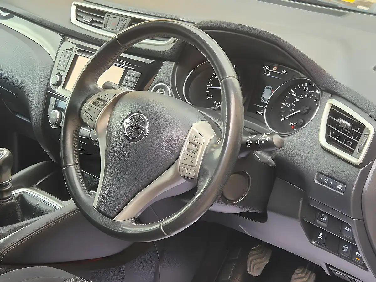 Used 2016 Nissan Qashqai N-Connecta Blue - Interior and Exterior details 6