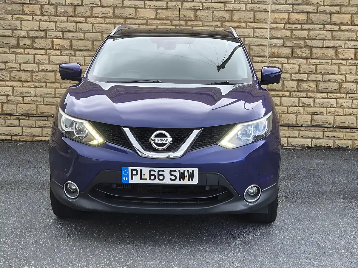 Used 2016 Nissan Qashqai N-Connecta Blue - Interior and Exterior details 7