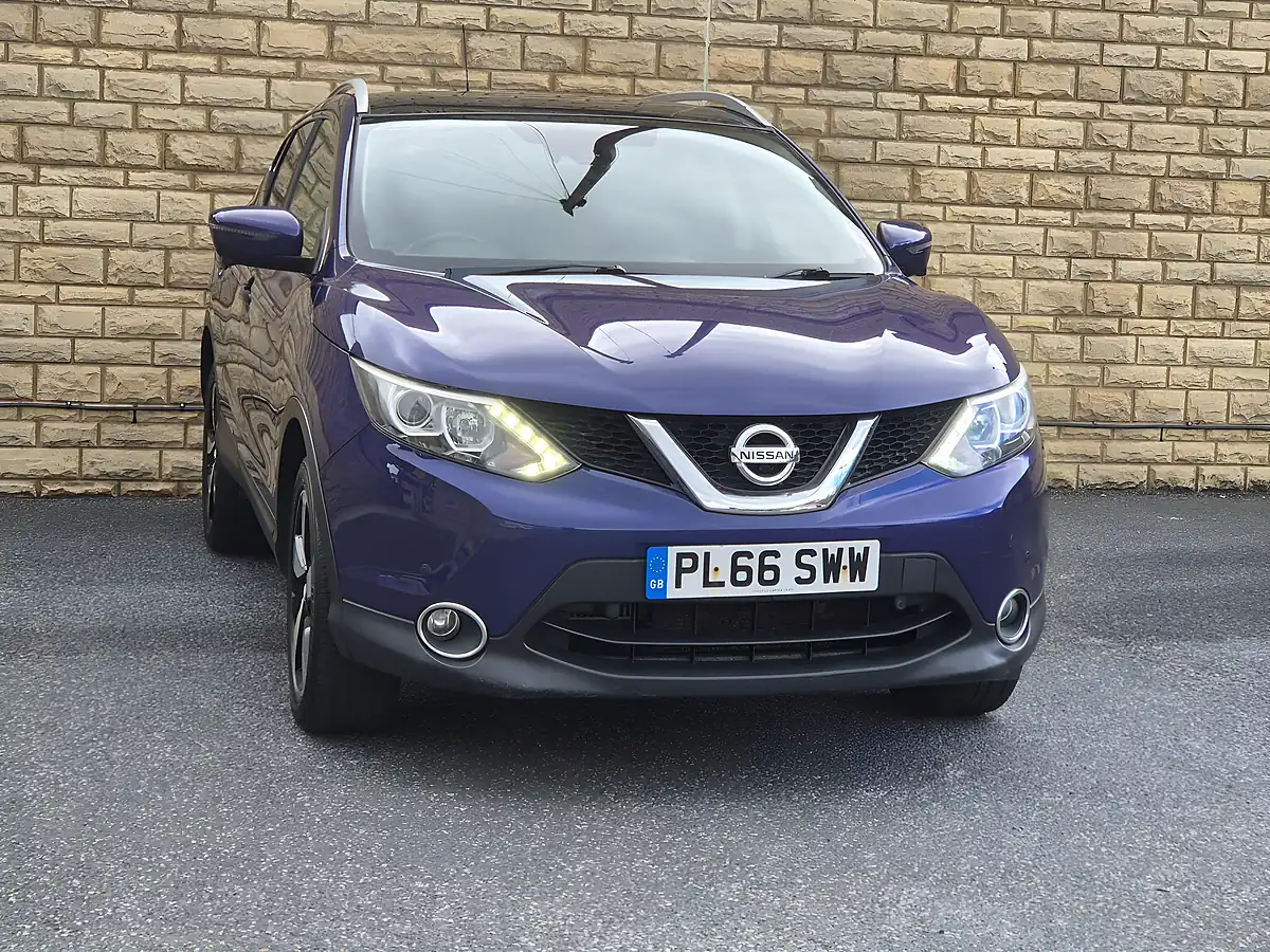 Used 2016 Nissan Qashqai N-Connecta Blue - Interior and Exterior details 8
