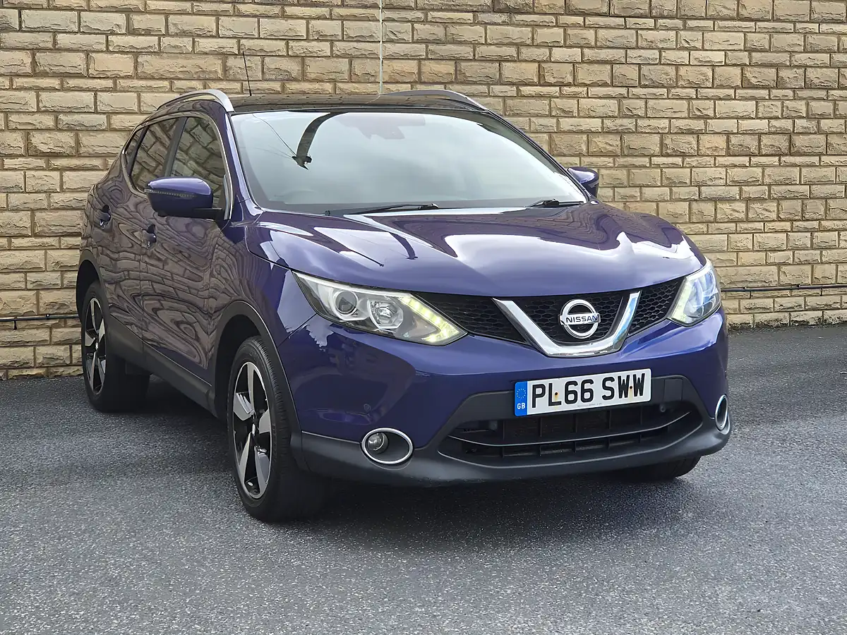 Used 2016 Nissan Qashqai N-Connecta Blue - Interior and Exterior details 9