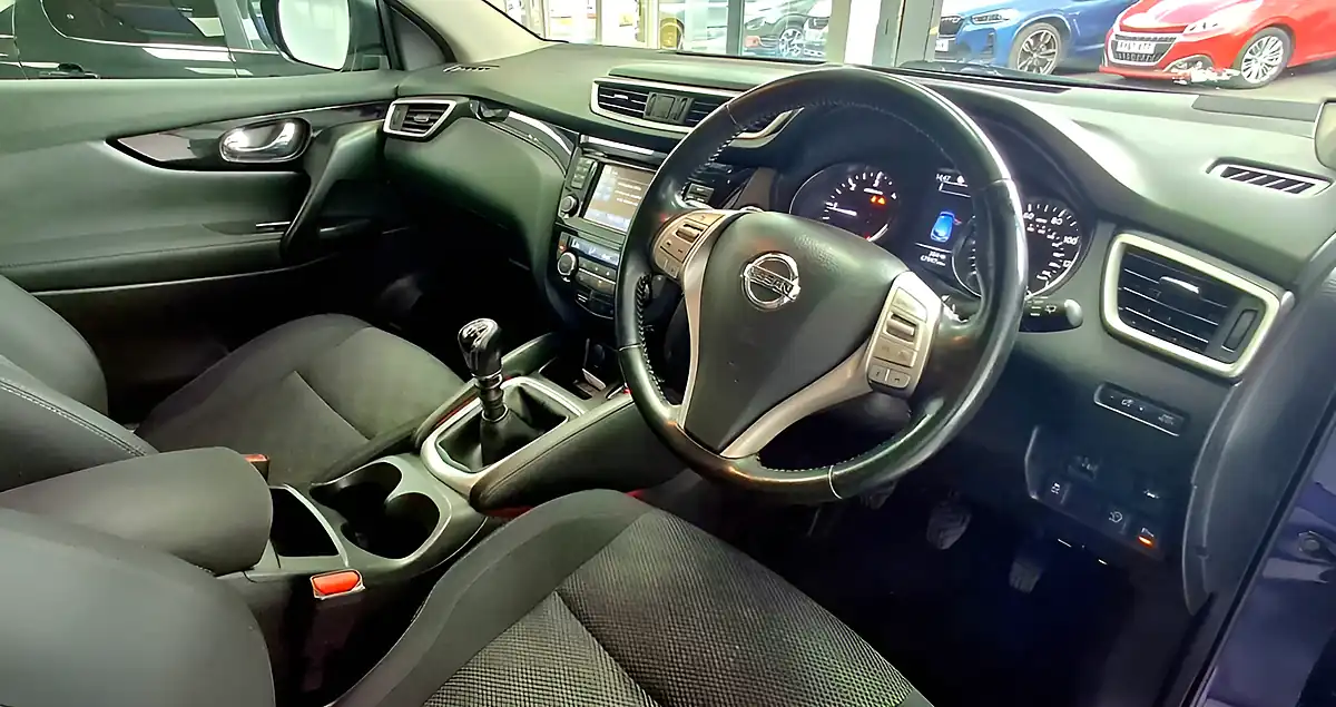 Used 2016 Nissan Qashqai N-Connecta Blue - Interior and Exterior details 11