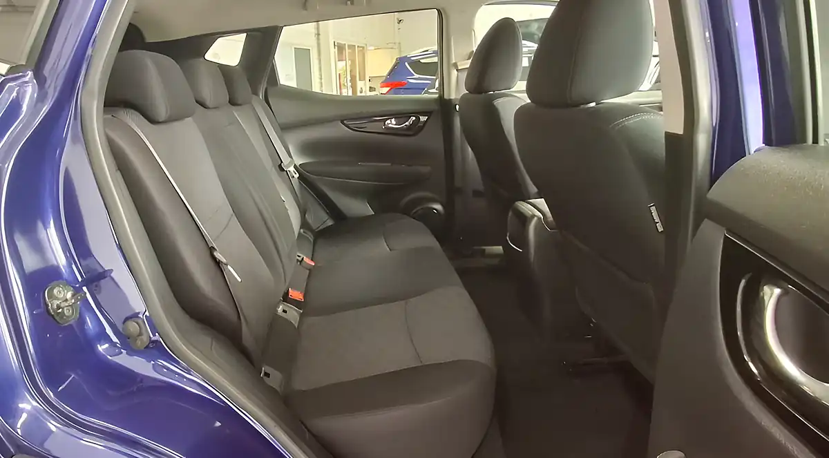 Used 2016 Nissan Qashqai N-Connecta Blue - Interior and Exterior details 18