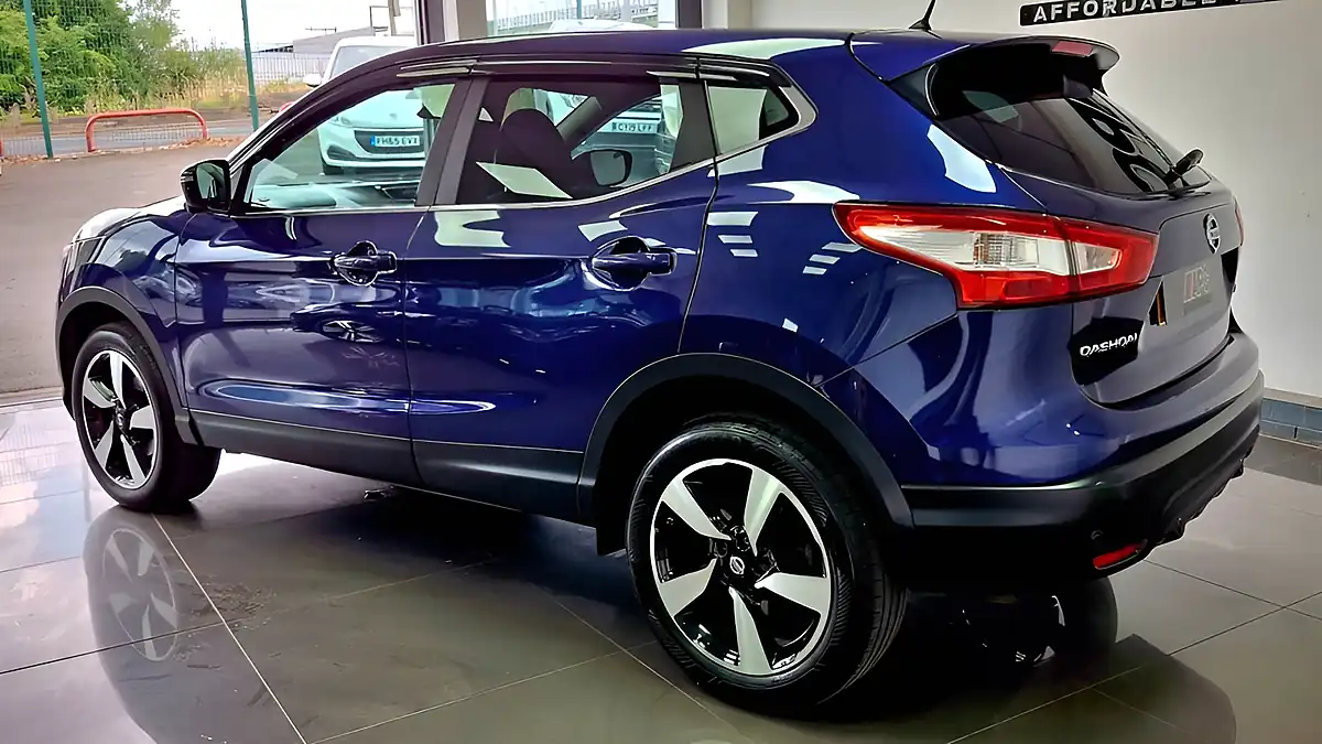 Used 2016 Nissan Qashqai N-Connecta Blue - Interior and Exterior details 3