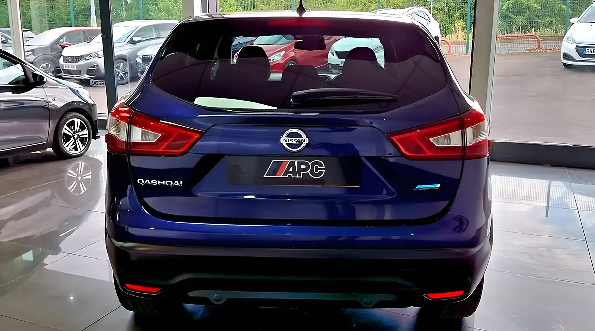 Used 2016 Nissan Qashqai N-Connecta Blue - Interior and Exterior details 4
